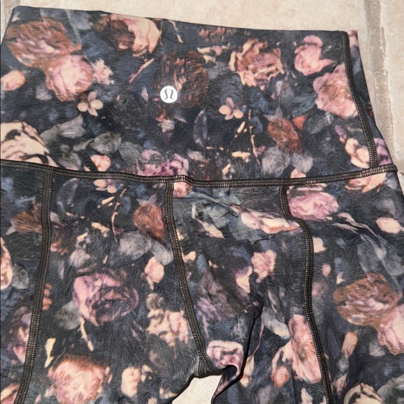 Lululemon - Picture 2 of 4